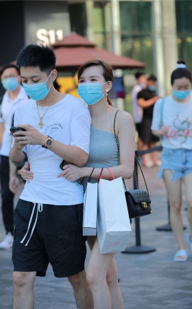 四九城嘎子街拍作品 – 超短包臀裙女友
