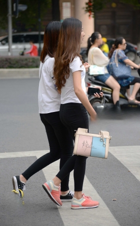 白衣黑裤小妹妹—-（14P） [14P]