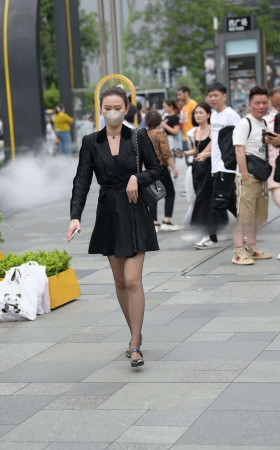 街拍黑色连衣裙灰丝朲槭 [22P]