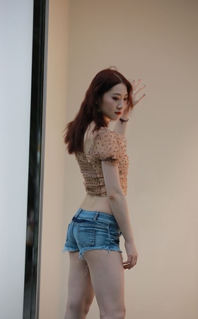牛仔热裤美女 [132P-1.32GB] 