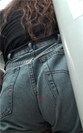 腿上有纹身的热裤小姐姐