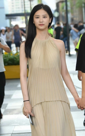 25520-10=44√时尚美背女友 9P