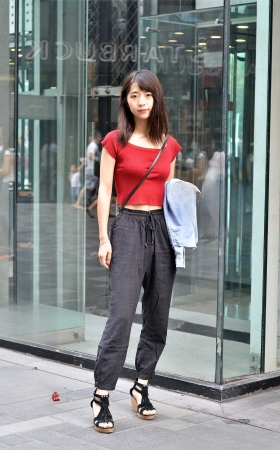 10-25 红色胸衣 [12P]