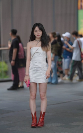 亮眼红色短靴 [132P1V-1.65GB]