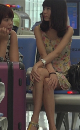 漂亮的花裙美女