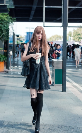 漫展遇上的筒袜肉丝美腿少女