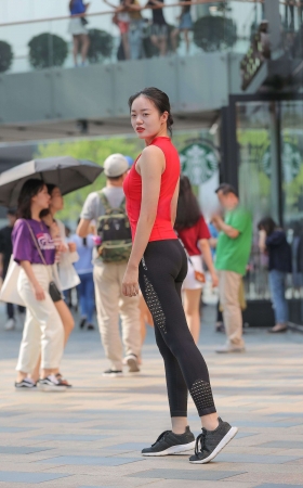 B76、姑娘 好身法！ [26P]