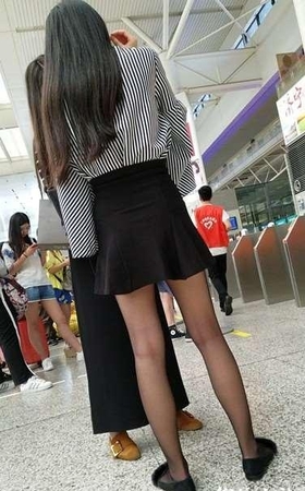 4k超清，黑丝袜短裙娇小可人小姐姐真是太漂亮了。