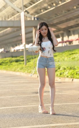 街拍紧致热裤丰满小可爱第二套 【图片➕视频】 [22P]