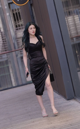白皙开叉裙美女 [15P]