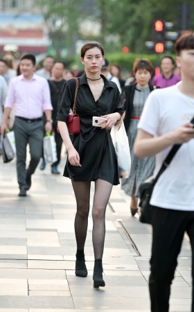 高跟长腿黑丝美女