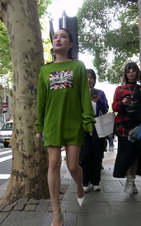 白色高跟鞋性感美腿连衣裙MM
