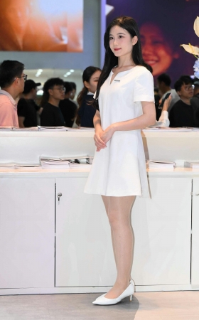 2566-18=33√洁白无瑕的肉丝小姐姐 8P