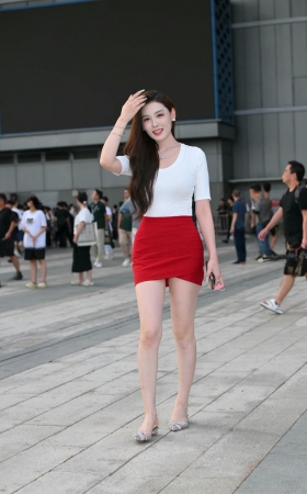 肤白貌美包臀裙网红（LinLin） [20P]