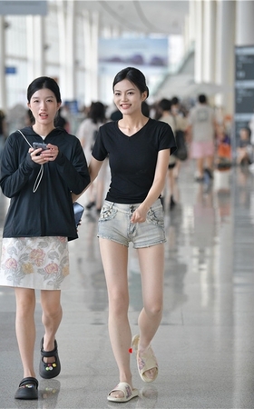 热裤小妹(86P)