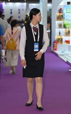 2664-5-73√金融某工-肉丝美腿职员去听课呢～ 9P
