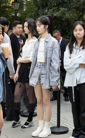 241010-5=66 时装周偶遇上戏女演员网红徐东艺