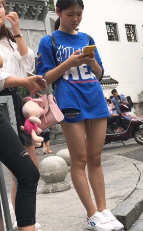 极品漂亮的黑色马裤社会姐靓妹
