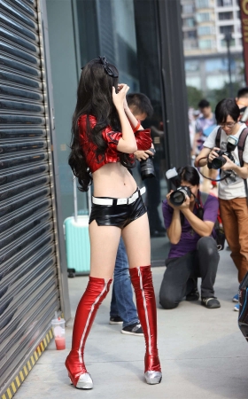 超短黑色皮裤少女原图