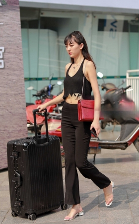 高挑长腿妹 [14P]