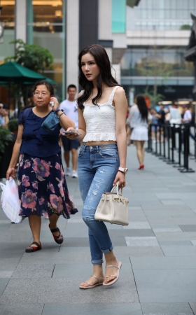娇美的紧身性感美女