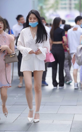 长腿美眉 [25P]