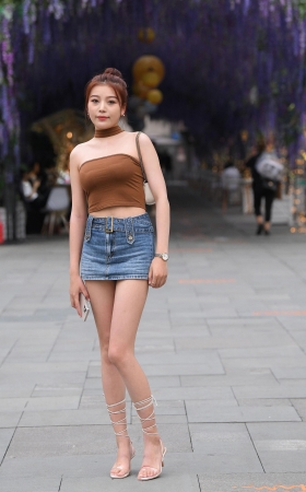 搭讪抹胸长腿美女 [21P]
