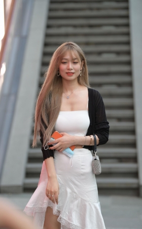 性感大方的美女