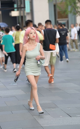 头发染了个时髦的颜色 [18P]