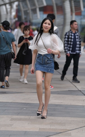 清秀靓丽牛仔裙