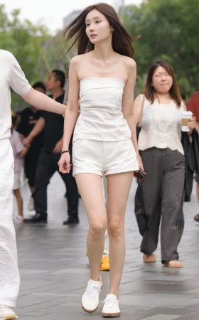 一身素白 [19P]