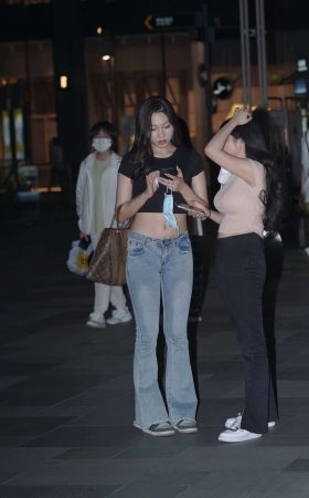 喇叭牛仔美眉 [22P]