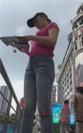 紧身牛仔小姐姐