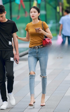 身材姣好的高跟紧身牛仔 [16P]