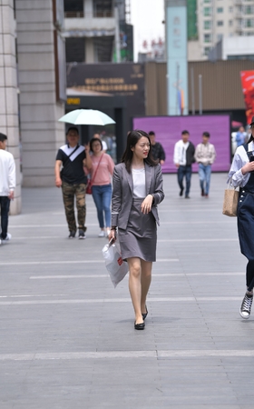 职业裙装少妇