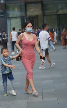 街拍吊带裙宝妈 [17P]