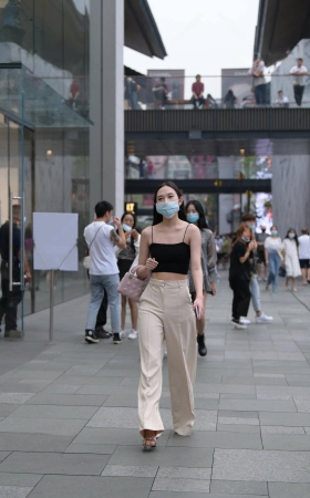 搭讪街拍宽松长裤美女 [16P]