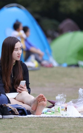 No616 又一对水灵的草地双娇 第2套
