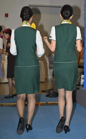 26917-28-135√春秋航空俩空姐美人 13P