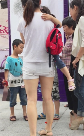 带孩子的少妇