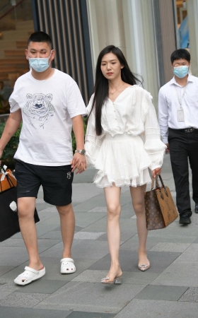 偶遇别人家的漂亮女朋友 [19P]