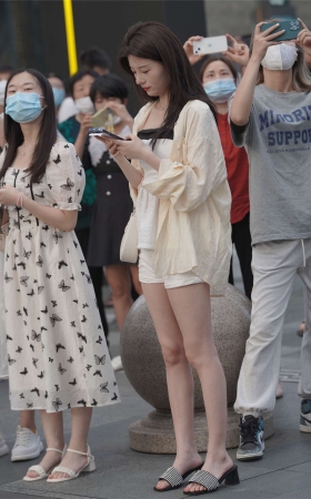 温婉甜美姑娘
