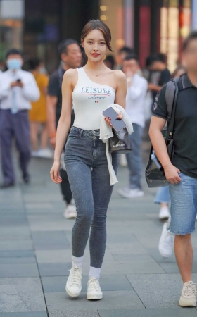 清爽甜美的女孩 [22P]
