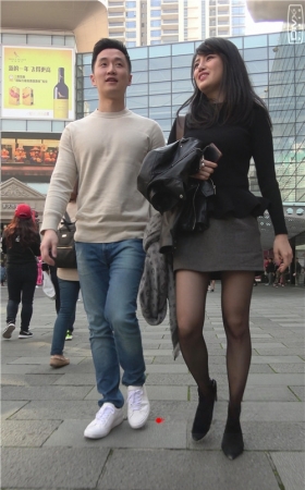 很开心的漂亮黑丝美女