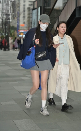 小姐姐袋子里装着一只猫 [18P]