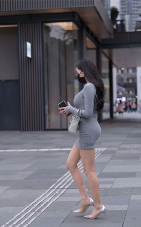 简约灰色修身裙