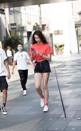 漂亮高挑美女