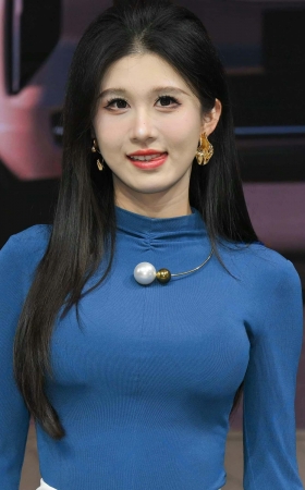 25614-3-72√沃尔沃展台-美足婕妤-多名网红 13P