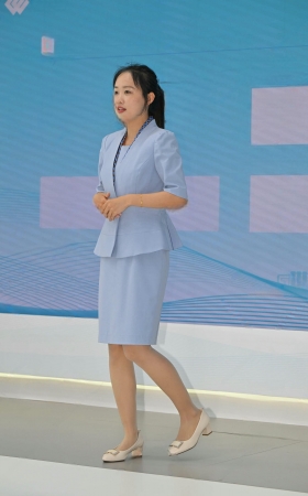 浅蓝色工装肉丝的美女讲解员 [19P]