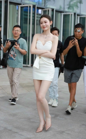 网红敏敏众人围观 8P